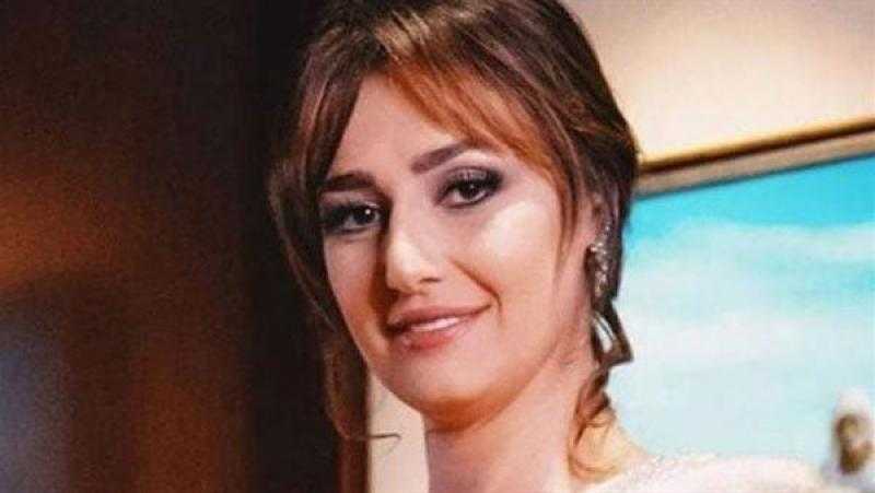 حلا شيحة تستعرض جمالها بإطلالة بالأسود