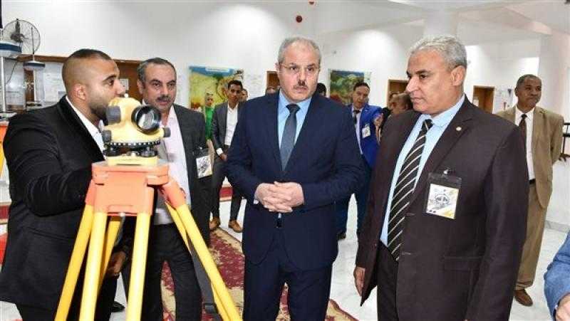 رئيس جامعة القناة: مشروعات تخرج طلاب قسم الجغرافيا عظيمة وجديدة