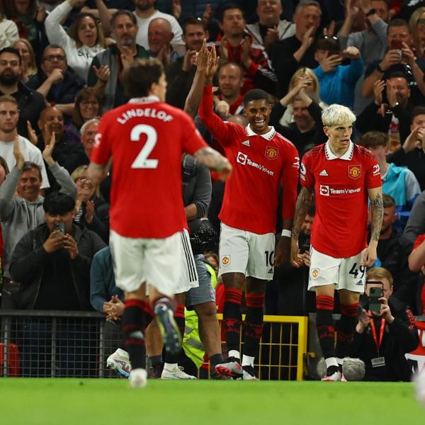 مانشستر يونايتد يتأهل لدوري أبطال أوروبا برباعية في شباك تشيلسي