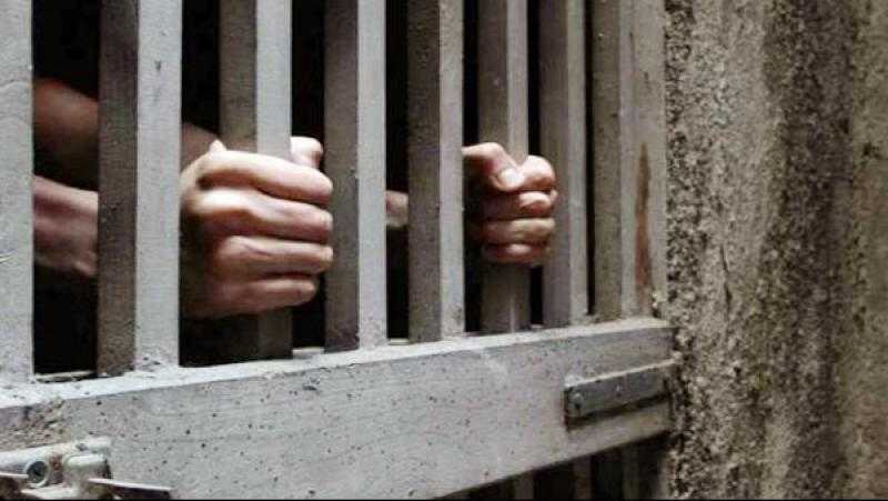حبس شخصين لاتهامهما باستدراج طالب واحتجازه ومساومة والدته