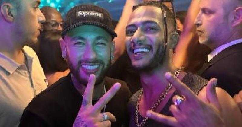 محمد رمضان يرقص برفقة نيمار على ”نمبر وان” في موناكو