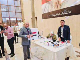 رجل ألأعمال رامي العدلي يدلي بصوتة في سباق الانتخابات الرئاسية في حضور السفير المصري بالرياض