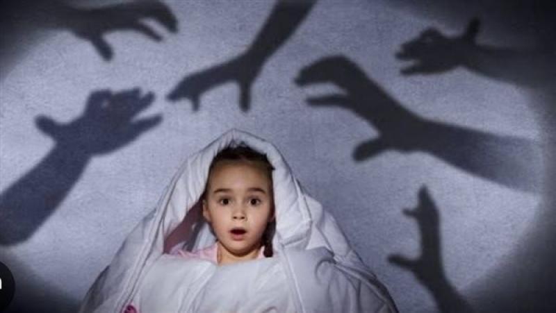 مخاطر ترهيب وتخويف الطفل أثناء النوم
