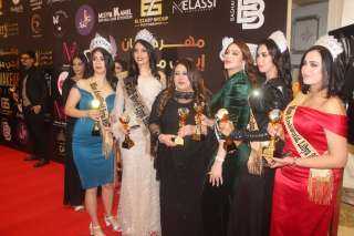 تكريم  الدكتورة حنان نصر وملكات جمال العرب بدرع ” الأفضل” في مهرجان إيجي ميكب