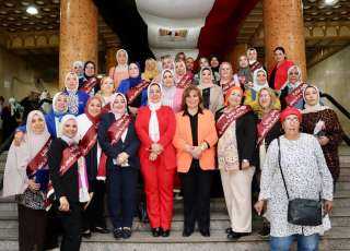 سكرتارية المرأة باتحاد العمال تنظم احتفالية لتكرم الأمهات المثاليات بالنقابات