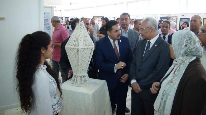 رئيس جامعة المنيا يفتتح معرض الفنون التشكيلية 