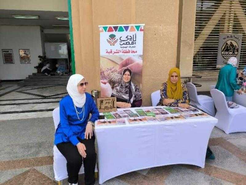 إدارة السياحة تنظم معرض لبيع المنتجات اليدوية لمبادرة أيادي مصر بجامعة مصر الدولية