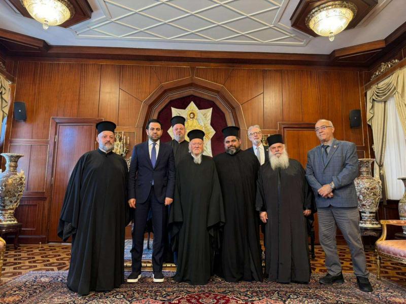 جانب من لقاء الأمين العام لمجلس حكماء المسلمين مع رئيس أساقفة القسطنطينيّة