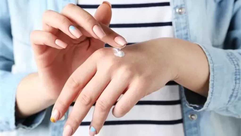 لحمايتهما من الجفاف.. وصفات طبيعية للعناية باليدين في شهر رمضان
