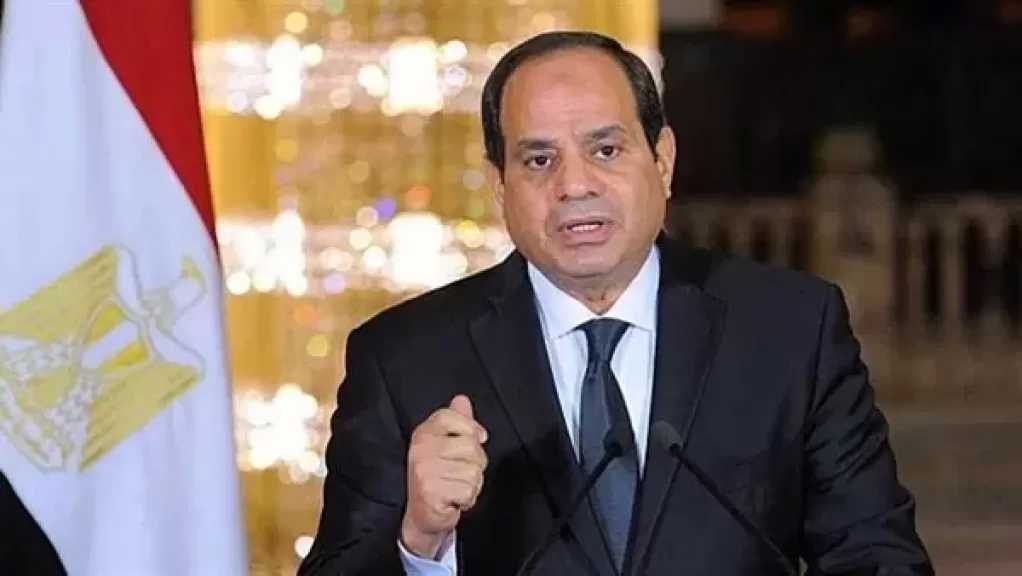 الرئيس السيسي يلتقي قادة القوات المسلحة عقب أداء صلاة الجمعة