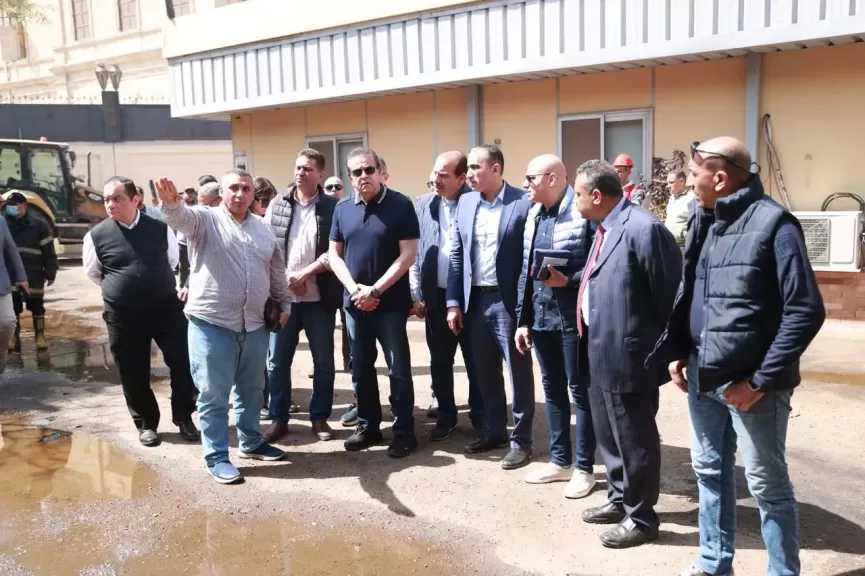 بالصور ..نائب رئيس مجلس الوزراء وزير الصحة : يتفقد مبنى المعامل المركزية وإدارة التراخيص وإدارة التكليف ويعقد اجتماعا لمتابعة تداعيات الحريق
