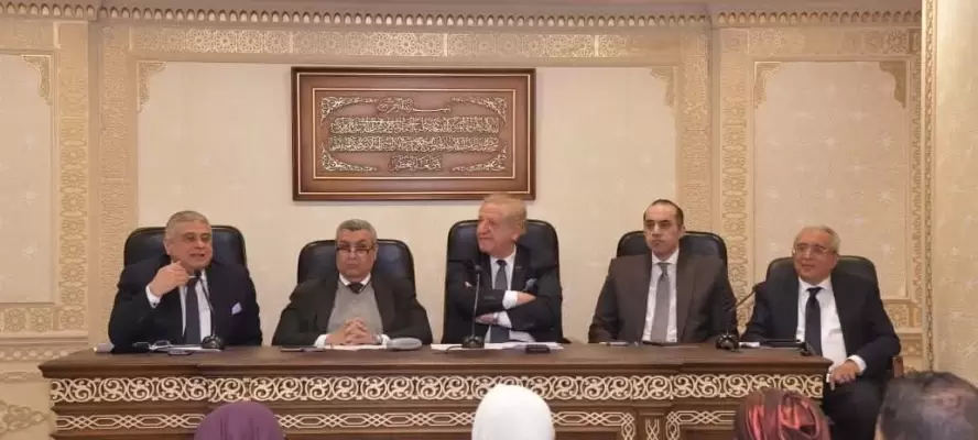 «فوزي» ونائب وزير الطيران يحضران اجتماع لجنة الخطة والموازنة