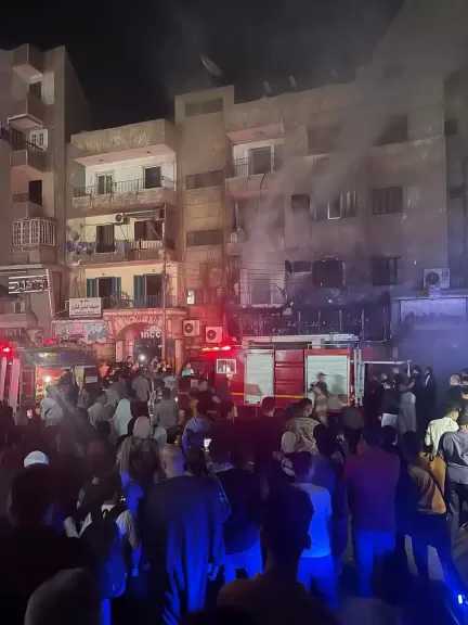 الدفع بعدد 12 سيارة إطفاء و 7سيارات إسعاف للسيطرة علي حريق بأحد المحال التجارية بشارع البوسطة بالزقازيق