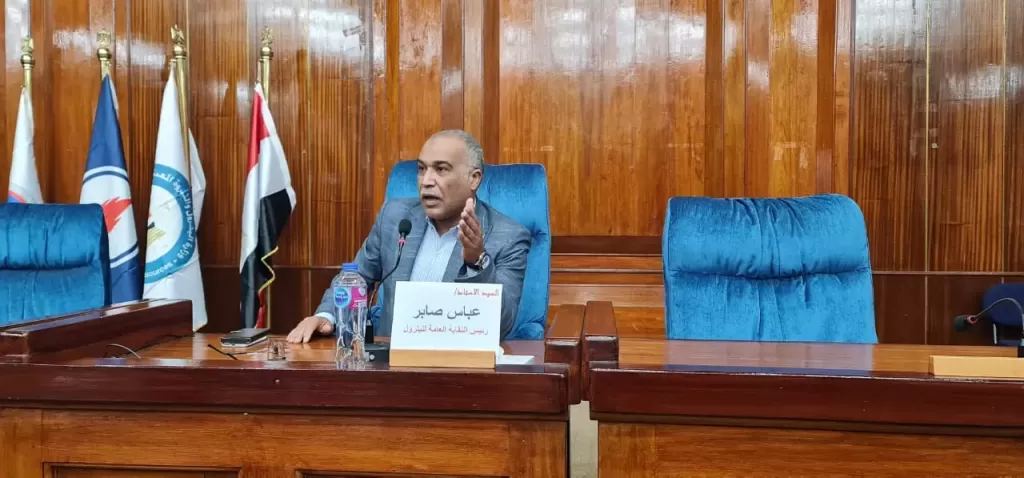 المحاسب عباس صابر رئيس نقابة البترول