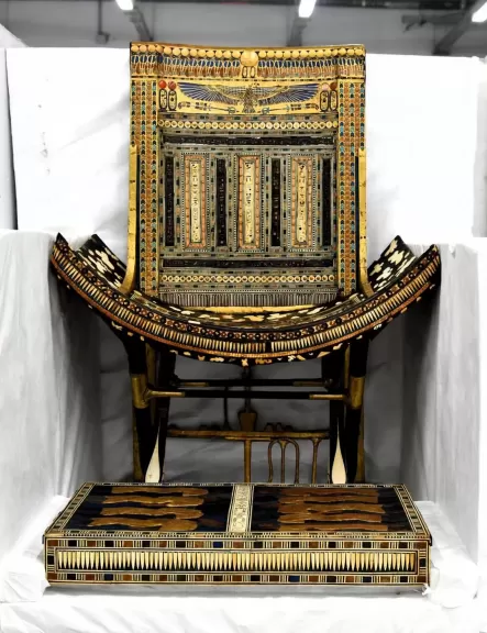 القطع الأثرية