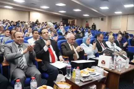 محمد ثروت محكما لمشروعات تخرج معهد الإسكندرية للإعلام
