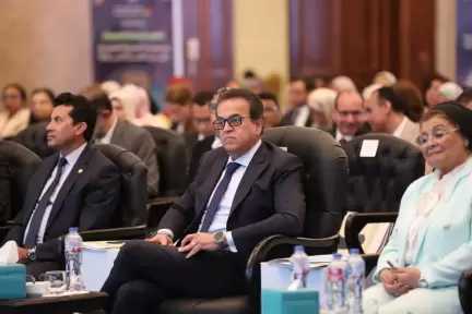 بالصور ... نائب رئيس الوزراء وزير الصحة والسكان : يطلق الخطة العاجلة للسكان والتنمية والبرنامج القومي للوقاية من التقزم وسوء التغذية والمرصد الوطني السكاني