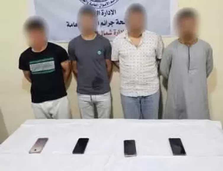 الإطاحة بعصابة انتحلت صفة موظفي بنوك لسرقة المواطنين