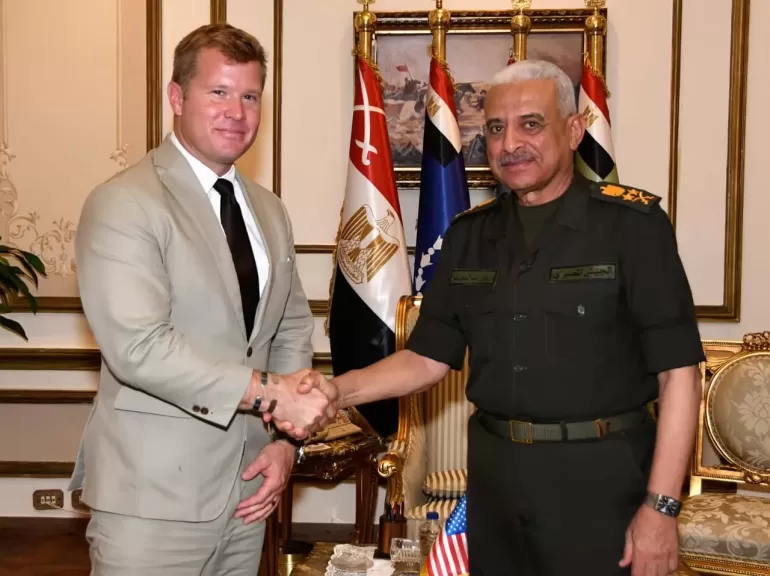 وزير الدفاع مع عضو مجلس الشيوخ الأمريكى