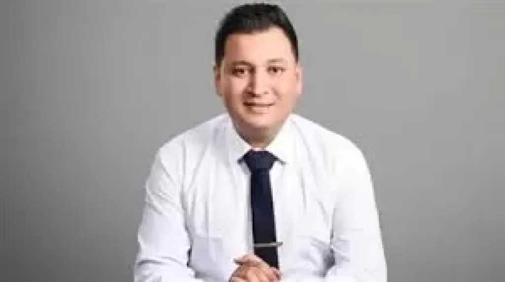 المستشار علي فايز يتولى الدفاع عن الطفل آدهم رسميًا