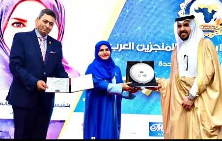 بلقيس الندابية تُتوَّج ”شخصية العام” في العلوم الإنسانية والبحث العلمي خلال مؤتمر المنجزين العرب بالشارقة