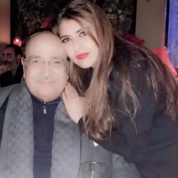 هبة عبد المجيد بصحبة والدها
