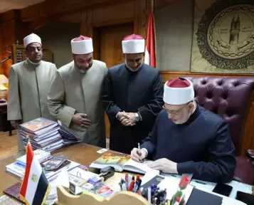 وكيل الأزهر يعتمد نتيجة الشهادتين الابتدائية والإعدادية الأزهريّة للدور الأول