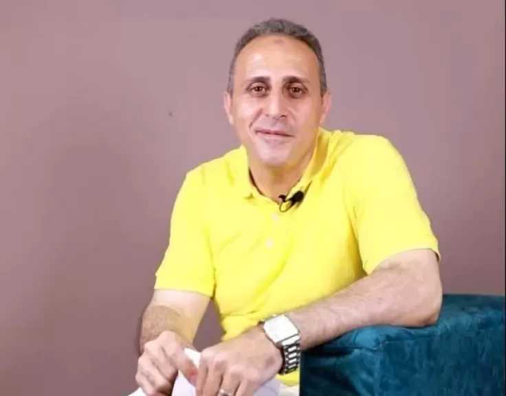 العلكة ليست حلاً.. طبيب يكشف الأسباب الحقيقية لرائحة الفم الكريهة