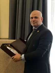 ” الدرندلي ” يُكرّم في المؤتمر السنوي للجمعية المصرية للتجميل ويشيد بدور الشباب الجامعي في دعم مسيرة الاعتماد الصحي