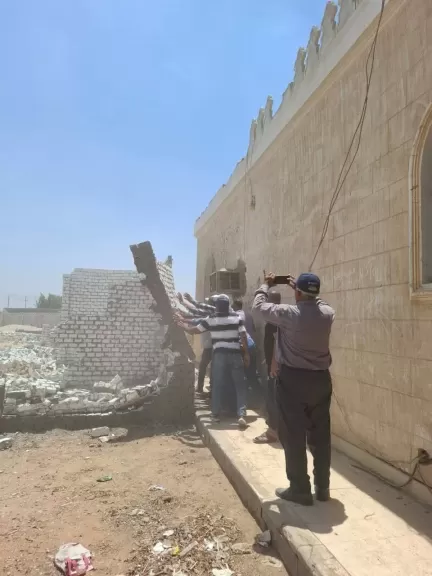إزالة بناء مخالف في بساتين بركات