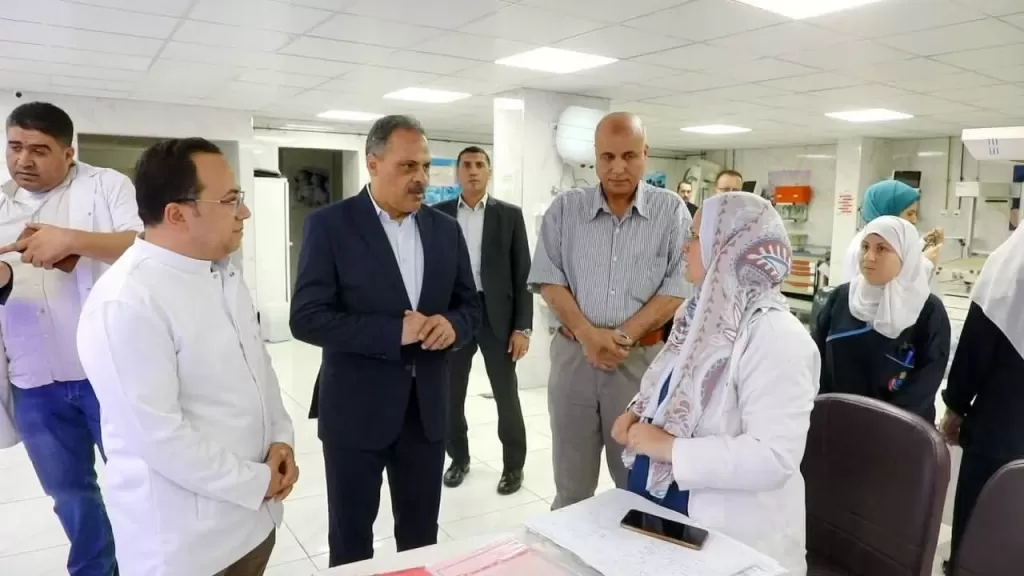 محافظ الشرقية في جولة مفاجئة في مستشفي بلبيس