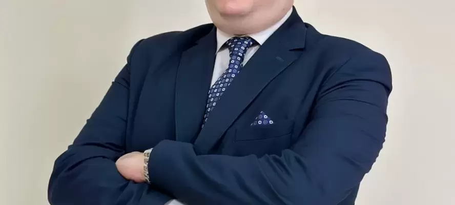 الدكتور محمد العدل.. صوت من لا صوت لهم في معركة الفيبرومالجيا
