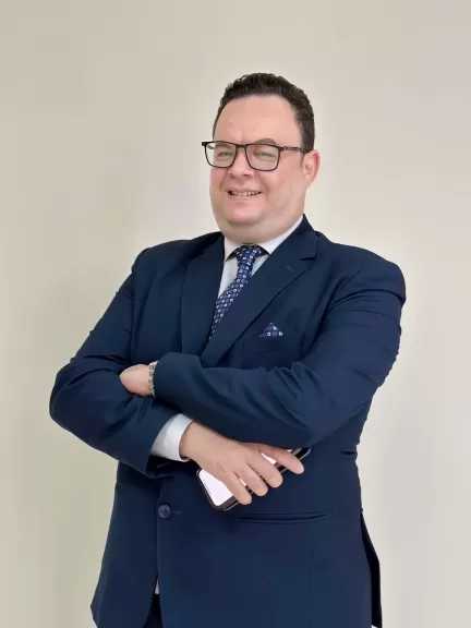 الدكتور محمد العدل.. صوت من لا صوت لهم في معركة الفيبرومالجيا