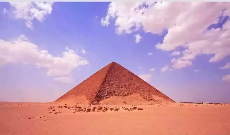 ”الهرم الأحمر”  جوهرة دهشور الحمراء