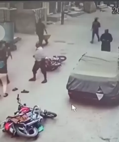اعتداءات وحشية علي الشاب 
