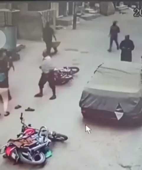 قطعوا كف أيده لأنة طالب بحقه .. تفتصيل