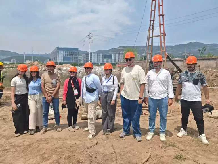 تدريب صيفي في بكين لطلاب هندسة الجامعة المصرية الصينية