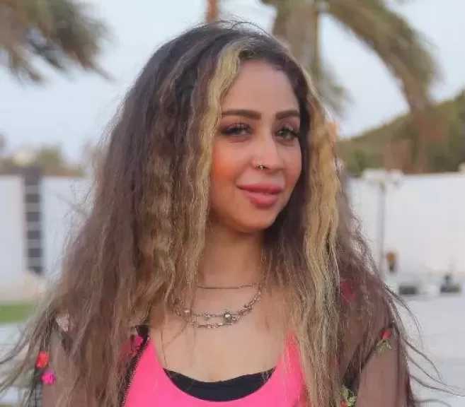 شيئًا ما .. ويلاحقنا الخوف من الفراق دائما !.
