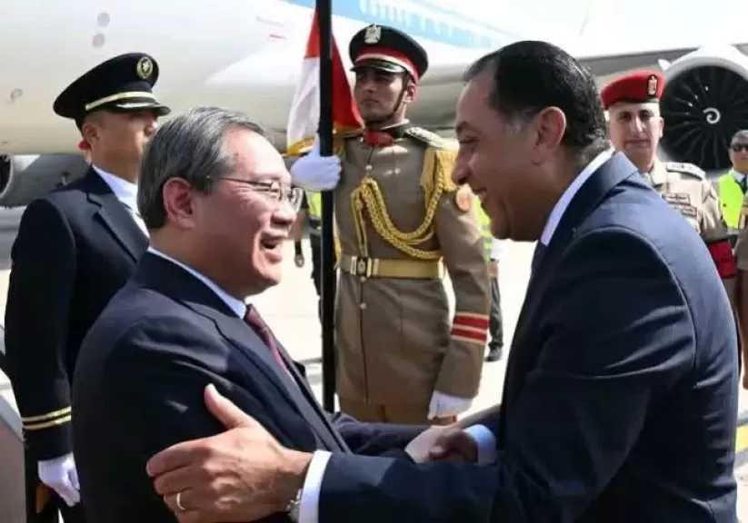 خبير اقتصادي يكشف مكاسب زيارة رئيس مجلس الدولة الصيني لمصر