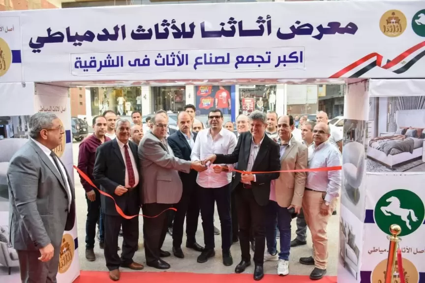 نائب محافظ الشرقية يفتتح معرض أثناء بالزقازيق