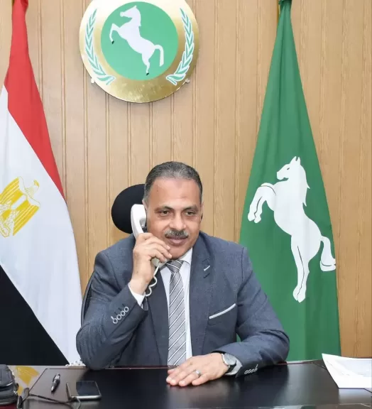 محافظ الشرقية يهنئ الطالبة ياسمين احمد