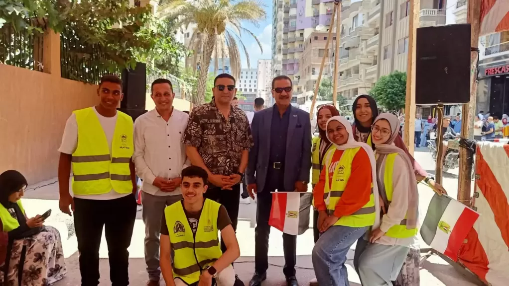 مسؤولى المديريات الخدمية أثناء المشاركة في الاستحقاق الدستورى