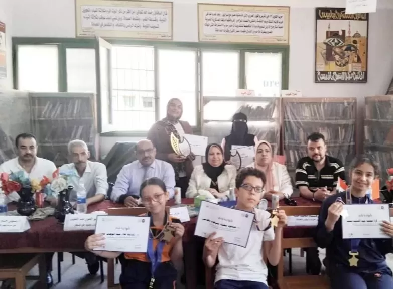 صورة من شهادات التقدير للفائزين في مسابقة تحدي القراءة العربي