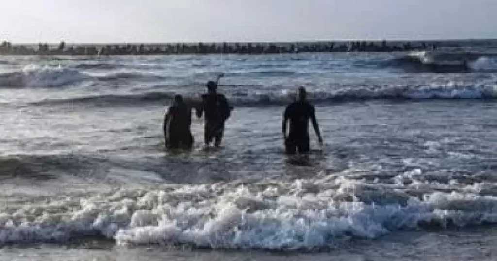 غرق شاب فى لوران والأمواج تجرفه لداخل البحر بالإسكندرية