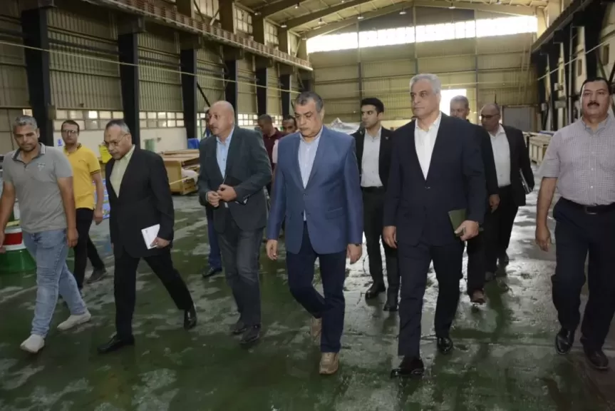 زيارة مفاجأة لوزير الدولة للإنتاج الحربي لمصنع ١٠٠ الخربى