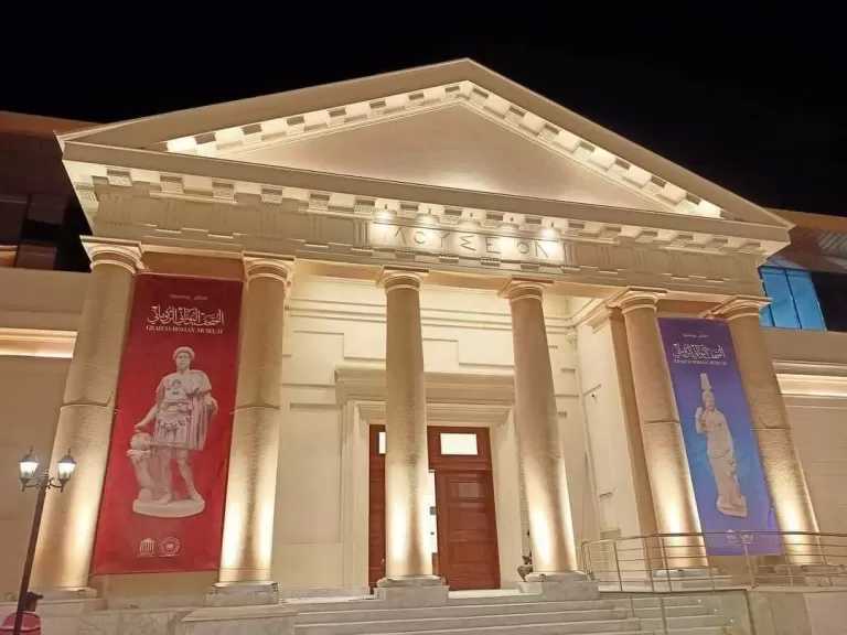 وزارة السياحة تنفي شائعات اختفاء 5 قطع وتحطم قطعة بالمتحف اليوناني الروماني