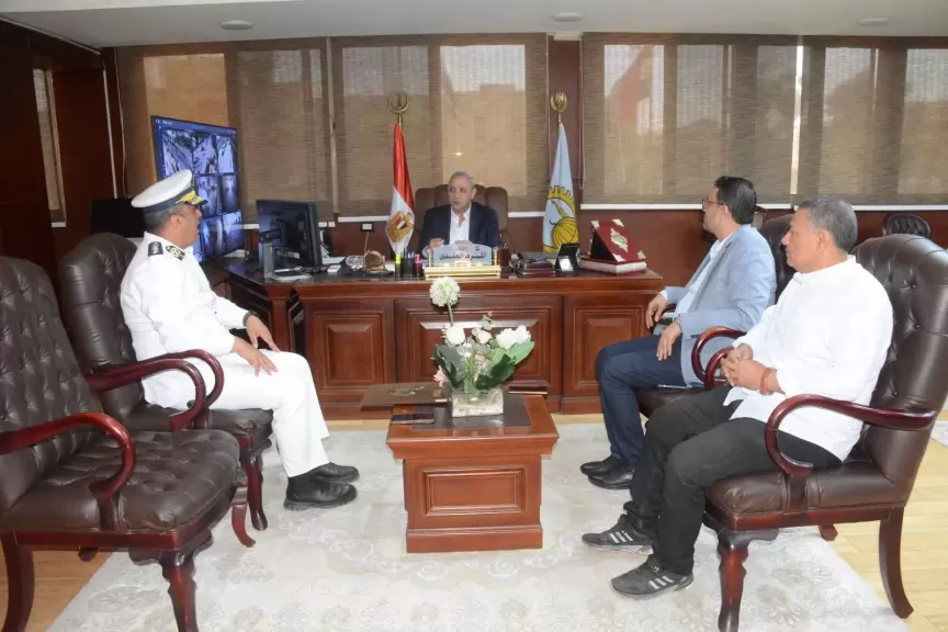 محافظ الغربية ووكيل وزارة التربية والتعليم بالغربية
