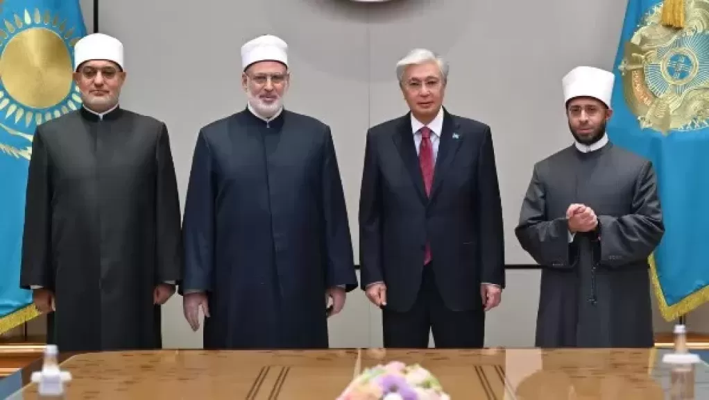 رئيس كازاخستان يستقبل وكيل الأزهر والوفد الأزهري المشارك في مؤتمر زعماء الأديان العالمية والتقليديَّة