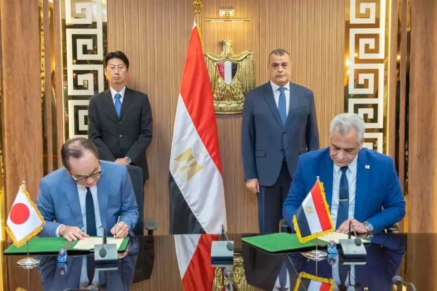 وزير الدولة للإنتاج الحربي مع الجانب اليابانى