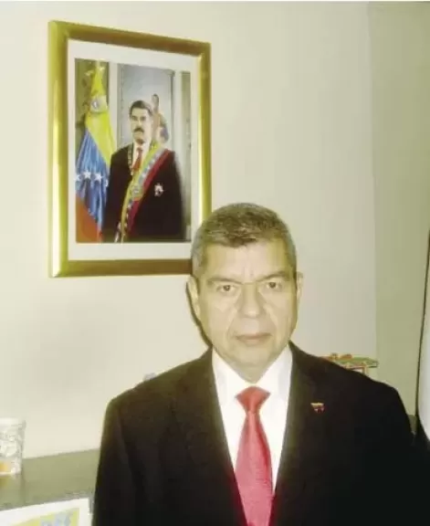  السفير ويلمر أومار باريينتوس